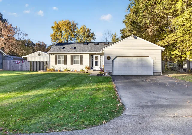 Photo 2 of Single family home for sale at 65 E Lynnwood Dr, Hebron, OH 43025 | MLS# 226041081 | Listing updated on 2026-10-29
