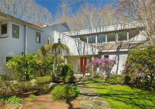 Photo 3 of Single family home for sale at 125 Woodruff Ave, Narragansett, RI 02882 | MLS# 1410393 | Listing updated on 2026-10-22