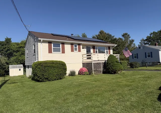 Photo 3 of Single family home for sale at 15 Casey Dr, Middletown, RI 02842 | MLS# 1414392 | Listing updated on 2026-09-09