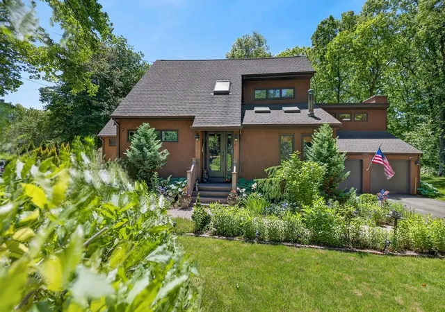 Photo 2 of Sale Pending at 190 Stoney Holw Rd, Tiverton, RI 02878 | MLS# 1413934 | Listing updated on 2026-09-04