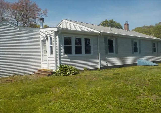 Photo 3 of Sale Pending at 325 Morin St, Woonsocket, RI 02895 | MLS# 1415520 | Listing updated on 2026-10-05