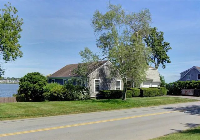 Photo 4 of Single family home for sale at 172 Eustis Ave, Newport, RI 02840 | MLS# 1415372 | Listing updated on 2026-09-11