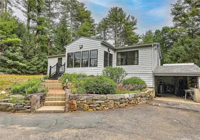Photo 4 of Sale Pending at 89 Skunk Hl Rd, Hope Valley, RI 02832 | MLS# 1416076 | Listing updated on 2026-09-13