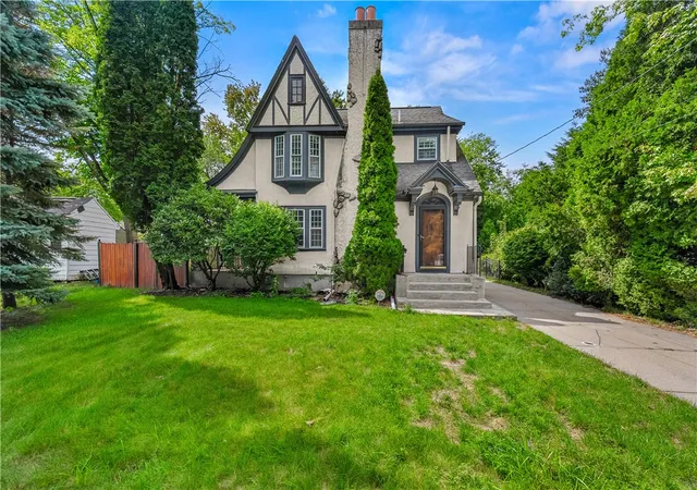 Photo 1 of Sale Pending at 4 Grandview Ave, Lincoln, RI 02865 | MLS# 1415849 | Listing updated on 2026-10-21