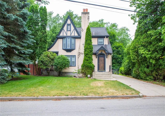 Photo 2 of Sale Pending at 4 Grandview Ave, Lincoln, RI 02865 | MLS# 1415849 | Listing updated on 2026-10-21