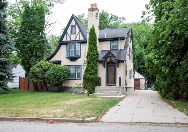 Photo 3 of Single family home for sale at 4 Grandview Ave, Lincoln, RI 02865 | MLS# 1415849 | Listing updated on 2026-09-21