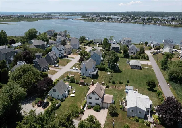 Photo 2 of Single family home for sale at 31 Cross Hl Dr, Narragansett, RI 02882 | MLS# 1416129 | Listing updated on 2026-09-09
