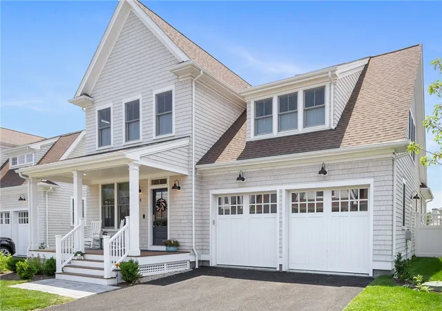 Photo 3 of Single family home for sale at 8 Lookout Ln, Portsmouth, RI 02871 | MLS# 1416384 | Listing updated on 2026-10-05