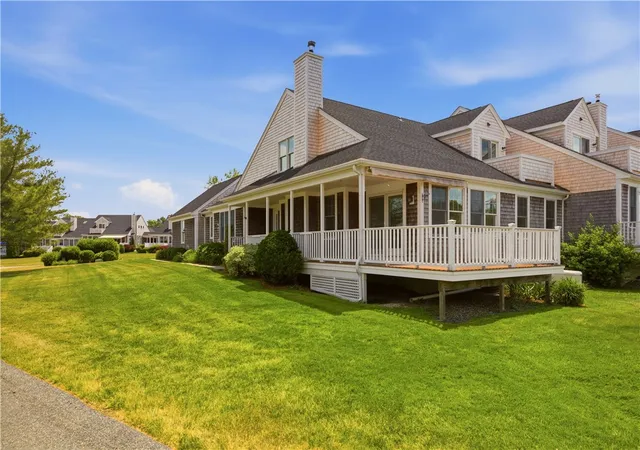 Photo 4 of Sale Pending at 189 Fry Landing Cir, Portsmouth, RI 02871 | MLS# 1416669 | Listing updated on 2026-09-01