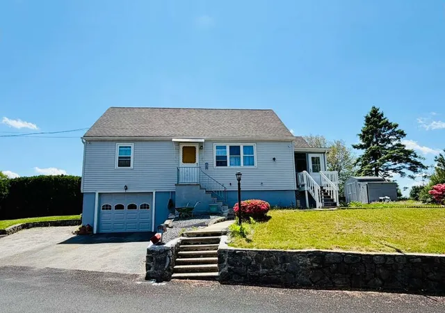 Photo 2 of Single family home for sale at 4 Heritage Cir, Johnston, RI 02919 | MLS# 1417770 | Listing updated on 2026-09-14