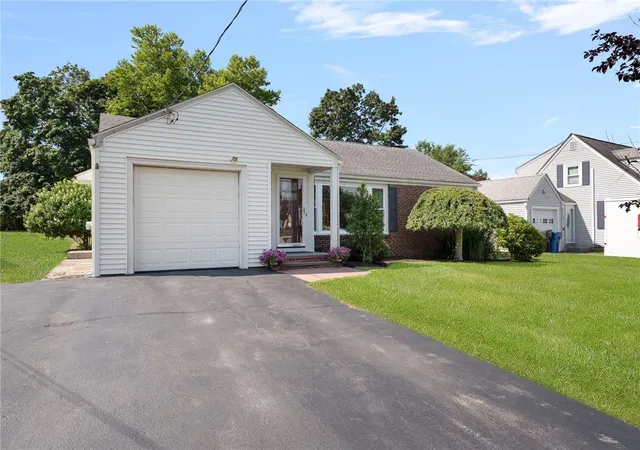 Photo 3 of Sale Pending at 165 Garden City Dr, Cranston, RI 02920 | MLS# 1417737 | Listing updated on 2026-08-31