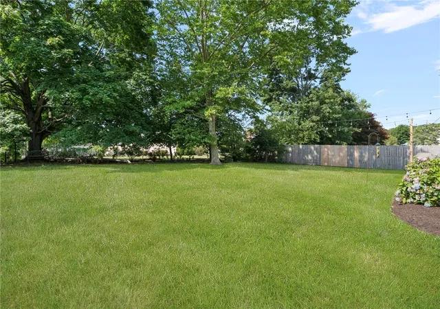 Photo 4 of Sale Pending at 165 Garden City Dr, Cranston, RI 02920 | MLS# 1417737 | Listing updated on 2026-08-31