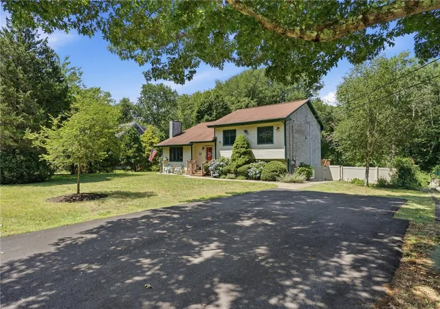 Photo 2 of Sale Pending at 401 Gondola Ave, Jamestown, RI 02835 | MLS# 1418633 | Listing updated on 2026-09-03