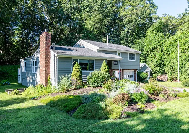 Photo 2 of Sale Pending at 26 High St, North Kingstown, RI 02852 | MLS# 1418870 | Listing updated on 2026-09-22