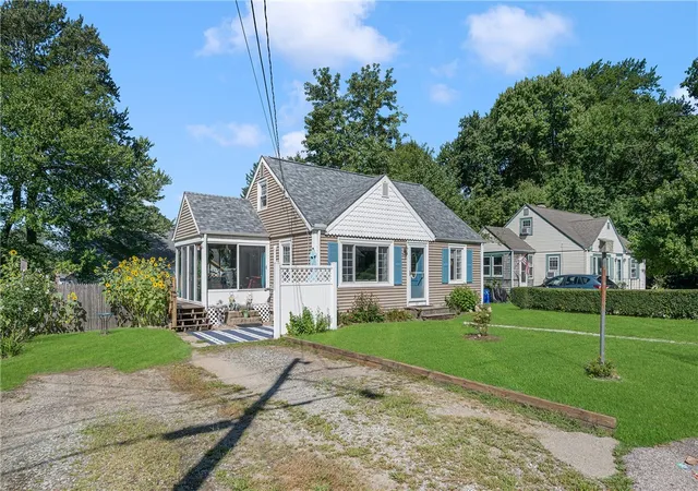 Photo 2 of Single family home for sale at 52 Twinleaf Trl, Saunderstown, RI 02874 | MLS# 1419024 | Listing updated on 2026-09-13