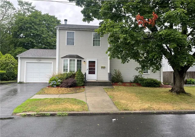 Photo 2 of Single family home for sale at 210 Pinecrest Dr, Pawtucket, RI 02861 | MLS# 1419226 | Listing updated on 2026-09-13