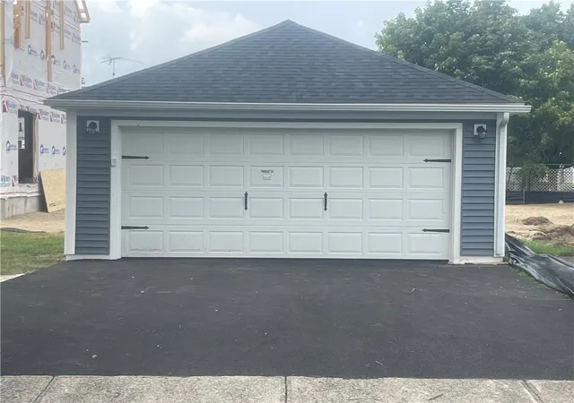 Photo 4 of Single family home for sale at 51 Rosella Ave, Pawtucket, RI 02861 | MLS# 1418359 | Listing updated on 2026-10-05