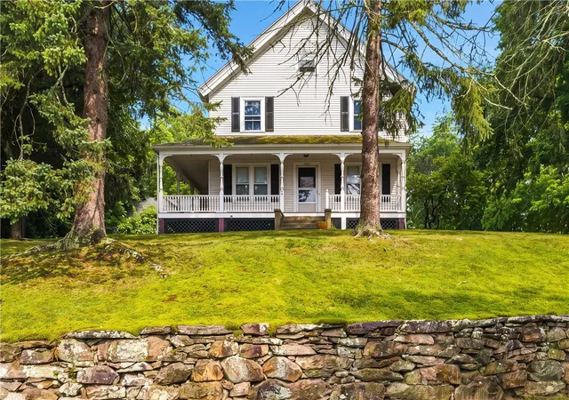 Photo 1 of Single family home for sale at 3 Whipple Ave, Smithfield, RI 02917 | MLS# 1419316 | Listing updated on 2026-09-14