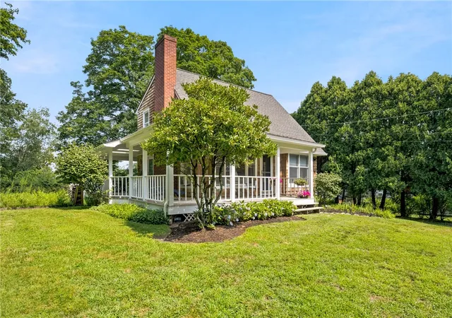 Photo 4 of Single family home for sale at 10 Boston Ave, Jamestown, RI 02835 | MLS# 1419658 | Listing updated on 2026-10-04
