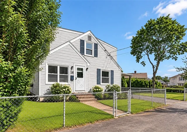 Photo 3 of Single family home for sale at 28 Hazard St, Pawtucket, RI 02860 | MLS# 1419746 | Listing updated on 2026-09-20