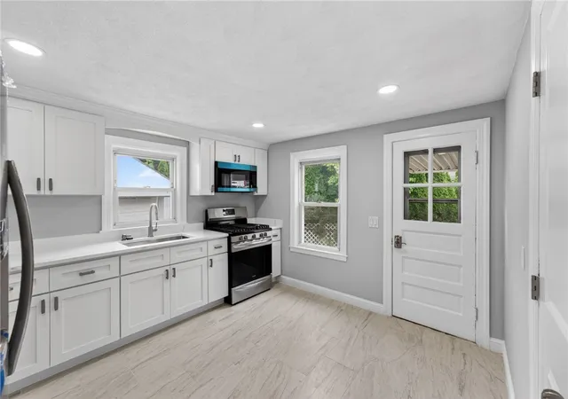 Photo 4 of Single family home for sale at 28 Hazard St, Pawtucket, RI 02860 | MLS# 1419746 | Listing updated on 2026-09-20