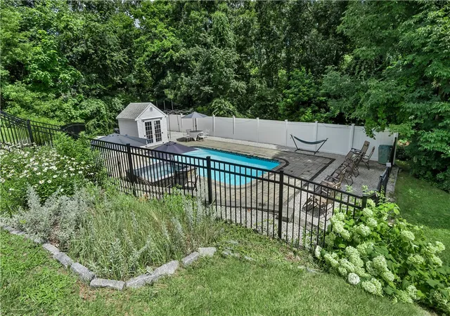Photo 3 of Sale Pending at 6 Fleuette Dr, Bellingham, MA 02019 | MLS# 1419728 | Listing updated on 2026-10-03
