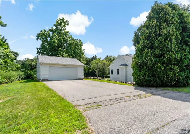 Photo 2 of Single family home for sale at 813 South Rd, Wakefield, RI 02879 | MLS# 1419933 | Listing updated on 2026-09-13