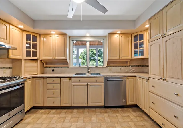 Photo 4 of Single family home for sale at 813 South Rd, Wakefield, RI 02879 | MLS# 1419933 | Listing updated on 2026-09-13