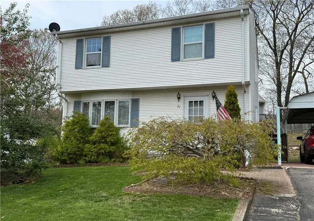 Photo 3 of Single family home for sale at 27 Hidden Valley Ln, Lincoln, RI 02865 | MLS# 1419934 | Listing updated on 2026-09-06