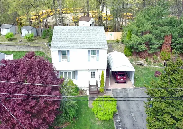 Photo 3 of Single family home for sale at 27 Hidden Valley Ln, Lincoln, RI 02865 | MLS# 1419934 | Listing updated on 2026-09-06