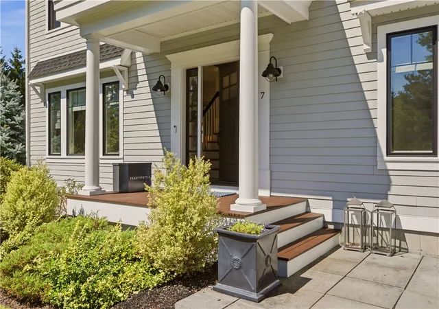 Photo 2 of Single family home for sale at 7 Blount Cir, Barrington, RI 02806 | MLS# 1419810 | Listing updated on 2026-09-12