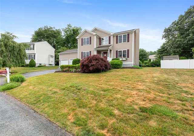 Photo 3 of Single family home for sale at 104 Birchwood Dr, Wakefield, RI 02879 | MLS# 1419937 | Listing updated on 2026-09-06