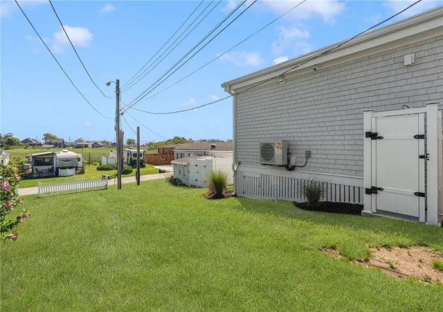 Photo 4 of Single family home for sale at 854 Matunuck Beach Rd, Wakefield, RI 02879 | MLS# 1420035 | Listing updated on 2026-09-04