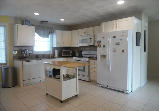 Photo 3 of Condo for sale at 6 Tobie Ave #6, Pawtucket, RI 02861 | MLS# 1420041 | Listing updated on 2026-09-21