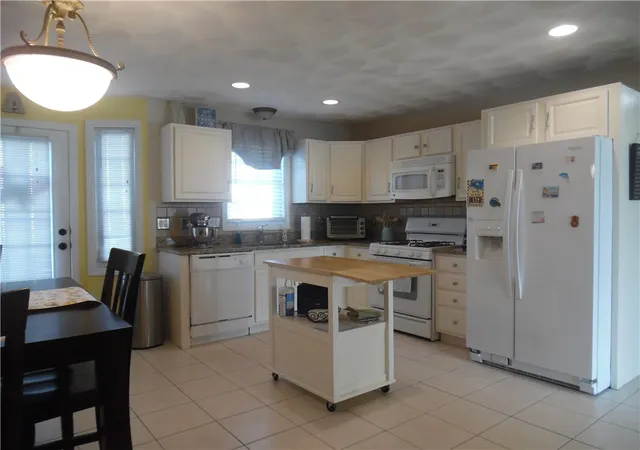 Photo 4 of Condo for sale at 6 Tobie Ave #6, Pawtucket, RI 02861 | MLS# 1420041 | Listing updated on 2026-09-21