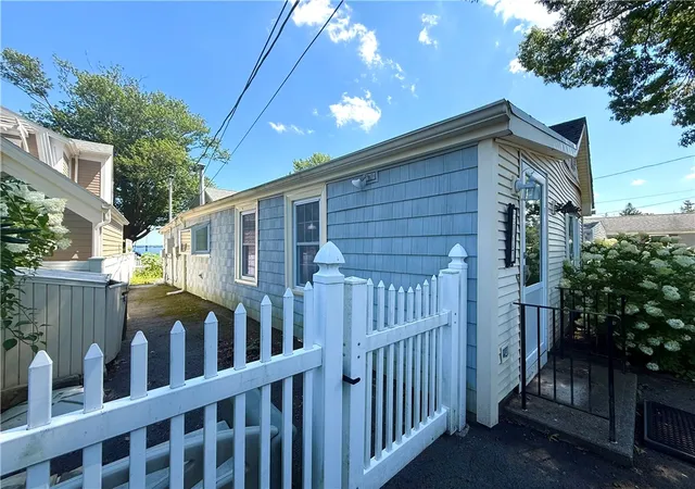 Photo 3 of Single family home for sale at 117 Namquid Dr, Warwick, RI 02888 | MLS# 1419162 | Listing updated on 2026-10-02