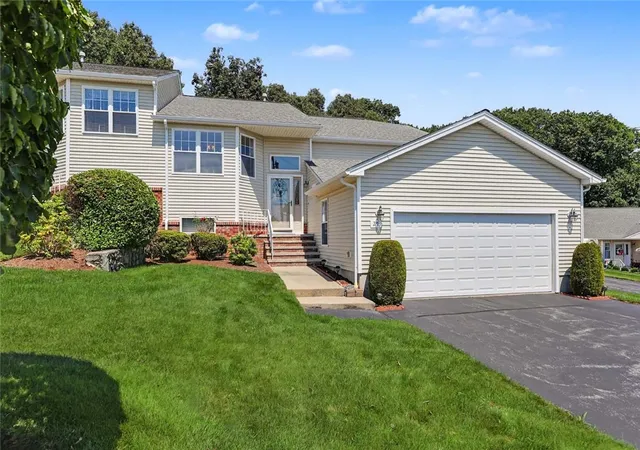 Photo 3 of Sale Pending at 29 Hunters Run, Providence, RI 02904 | MLS# 1419458 | Listing updated on 2026-09-03