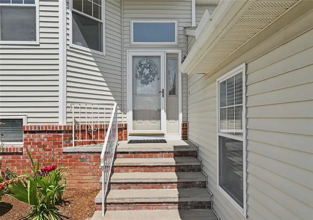 Photo 3 of Sale Pending at 29 Hunters Run, Providence, RI 02904 | MLS# 1419458 | Listing updated on 2026-09-03