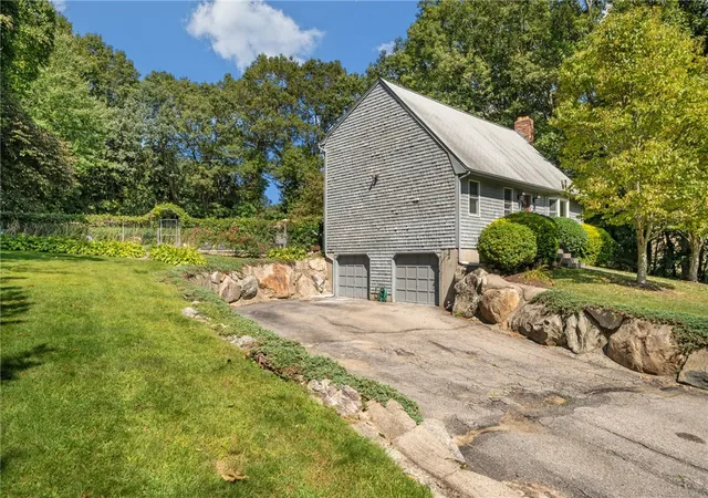 Photo 3 of Sale Pending at 20 Oakridge Dr, Cranston, RI 02921 | MLS# 1420244 | Listing updated on 2026-09-17
