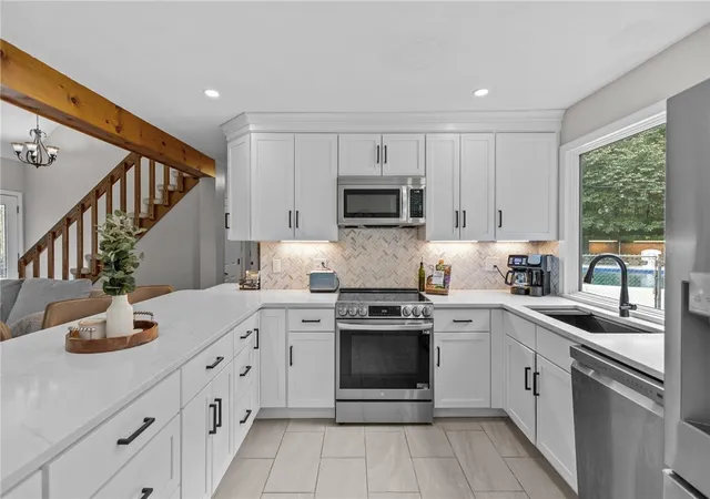 Photo 4 of Sale Pending at 20 Oakridge Dr, Cranston, RI 02921 | MLS# 1420244 | Listing updated on 2026-09-17