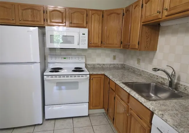 Photo 3 of Sale Pending at 196 Old River Rd #5D, Lincoln, RI 02865 | MLS# 1420197 | Listing updated on 2026-10-07