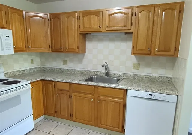 Photo 3 of Sale Pending at 196 Old River Rd #5D, Lincoln, RI 02865 | MLS# 1420197 | Listing updated on 2026-10-07