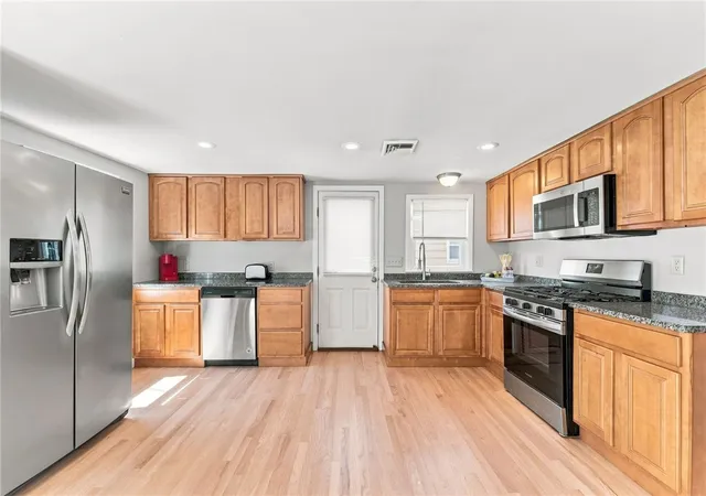 Photo 3 of Sale Pending at 31 Glossop St, Providence, RI 02911 | MLS# 1420286 | Listing updated on 2026-09-02