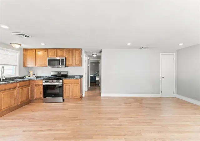 Photo 4 of Sale Pending at 31 Glossop St, Providence, RI 02911 | MLS# 1420286 | Listing updated on 2026-09-02