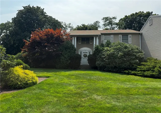 Photo 2 of Sale Pending at 20 Hanley Farm Rd, Warren, RI 02885 | MLS# 1420374 | Listing updated on 2026-09-25