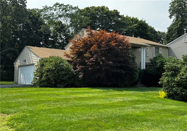 Photo 3 of Sale Pending at 20 Hanley Farm Rd, Warren, RI 02885 | MLS# 1420374 | Listing updated on 2026-09-25