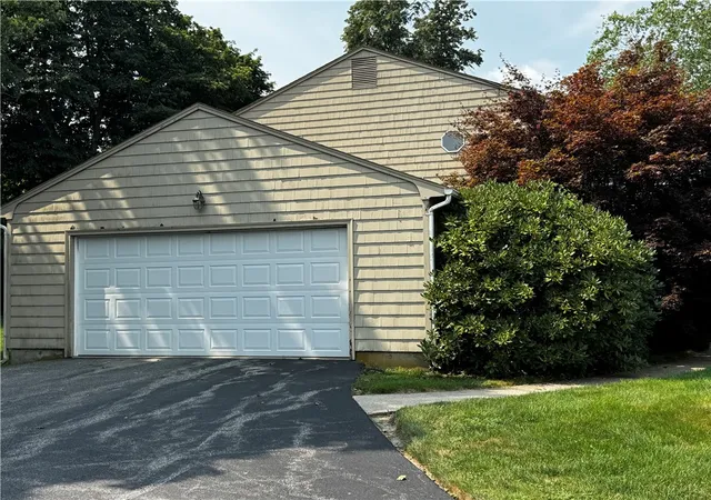 Photo 3 of Sale Pending at 20 Hanley Farm Rd, Warren, RI 02885 | MLS# 1420374 | Listing updated on 2026-09-25