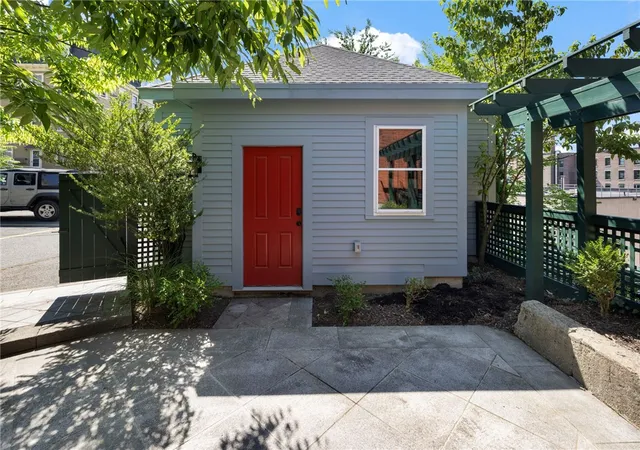 Photo 3 of Single family home for sale at 300 Benefit St, Providence, RI 02903 | MLS# 1419718 | Listing updated on 2026-09-21