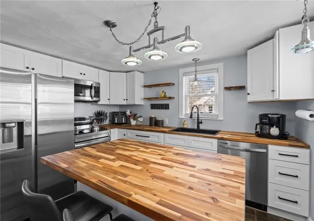 Photo 3 of Sale Pending at 19 Annette Ave, Pawtucket, RI 02861 | MLS# 1420257 | Listing updated on 2026-09-14