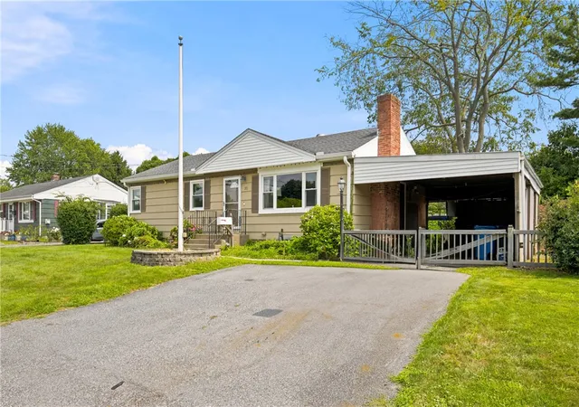 Photo 3 of Single family home for sale at 20 Wood Rd, Middletown, RI 02842 | MLS# 1417798 | Listing updated on 2026-09-06